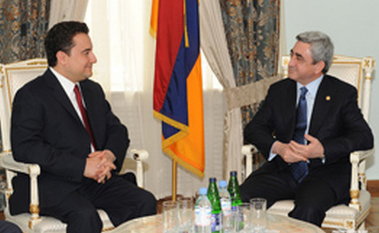 Президент Армении обсудил пути урегулирования армяно-турецких отношений с главой МИД Турции