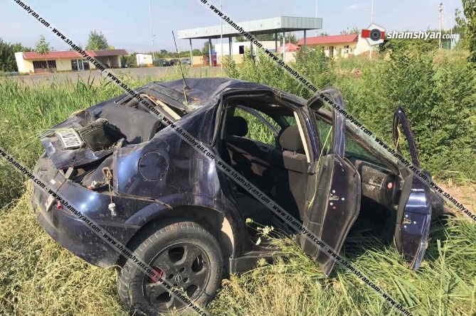 Խոշոր ավտովթար Արմավիրում. Opel-ը գլորվել է ձորը. կա 3 վիրավոր (ՖՈՏՈ) Խոշոր ավտովթար Արմավիրում. Opel-ը գլորվել է ձորը. կա 3 վիրավոր (ՖՈՏՈ)