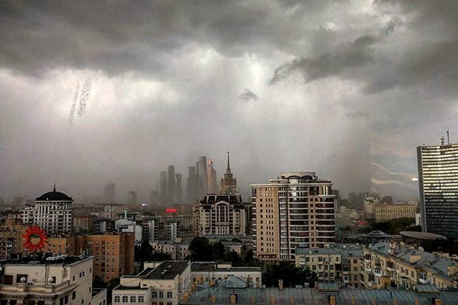 Մոսկվայում մրրիկը 11 մարդու կյանք է տարել (ԼՈՒՍԱՆԿԱՐ, ՏԵՍԱՆՅՈՒԹ)