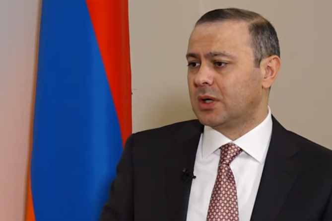 Без урегулирования карабахского конфликта заключение мирного договора с Азербайджаном невозможно - секретарь Совбеза Армении