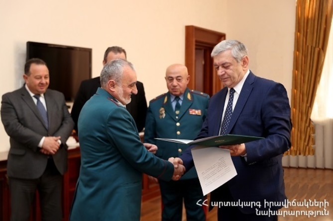 ՌԴ նախագահ Վլադիմիր Պուտինը պարգևատրել է ԱԻՆ աշխատակիցներին (ՎԻԴԵՈ) ՌԴ նախագահ Վլադիմիր Պուտինը պարգևատրել է ԱԻՆ աշխատակիցներին (ՎԻԴԵՈ)