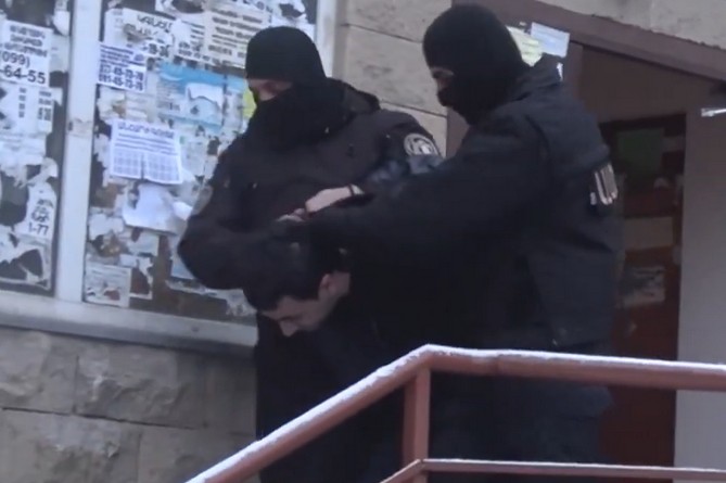 "Вор в законе" арестован в Армении, в СК представили подробности (ВИДЕО) "Вор в законе" арестован в Армении, в СК представили подробности (ВИДЕО)