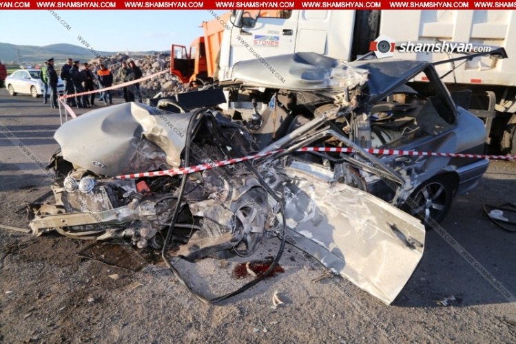 Водитель "восьмерки" погиб в страшном ДТП в Армении с участием двух КамАЗ-ов (ФОТО)