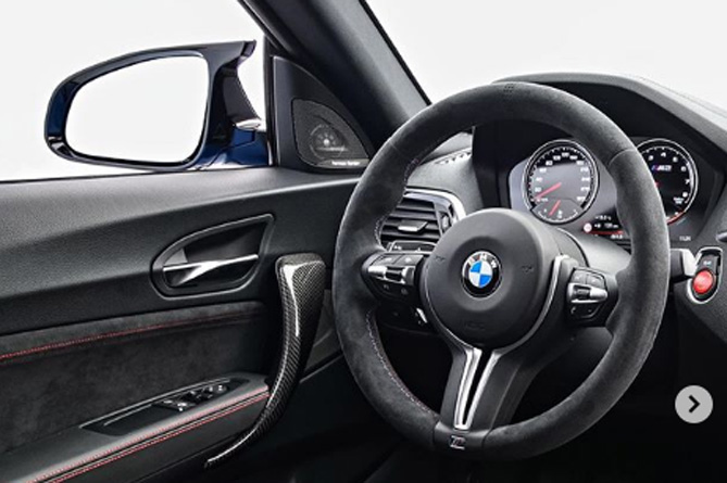Компания BMW обновила лого (ФОТО, ВИДЕО)
