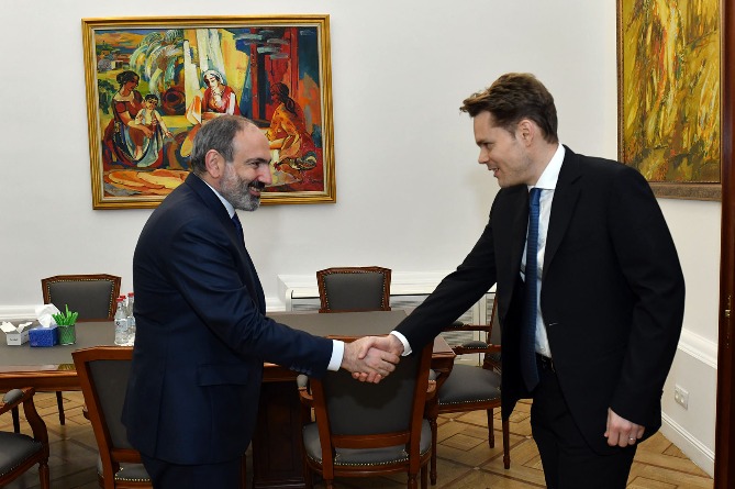 В Ереване будет создан центр "Азнавур"