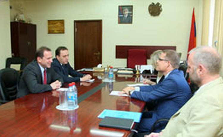 Первый замминистра обороны Армении рассказал представителям ЕС о ситуации на границе