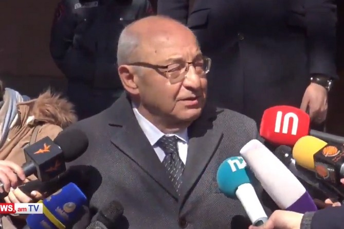 "Это политическое преследование": Вазген Манукян - о заведенном против него уголовном деле (ВИДЕО) "Это политическое преследование": Вазген Манукян - о заведенном против него уголовном деле (ВИДЕО)