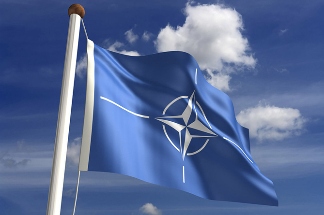   Руководитель Пентагона заявит об «открытых дверях НАТО» для Украины и Грузии
