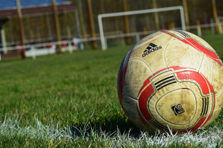 Adidas разорвал сотрудничество с азербайджанским ФК "Карабах". Его пресс-секретарь призывал "убить всех армян" 
