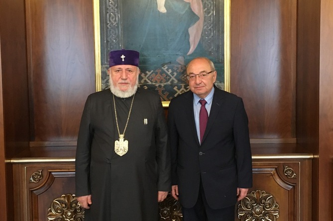 Ամենայն Հայոց Կաթողիկոսը ընդդիմության վարչապետի միասնական թեկնածուի հետ քննարկել է երկրում տիրող իրավիճակ Ամենայն Հայոց Կաթողիկոսը ընդդիմության վարչապետի միասնական թեկնածուի հետ քննարկել է երկրում տիրող իրավիճակ
