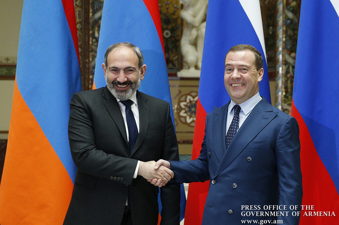 Փաշինյանը Մեդվեդևի հետ քննարկել է հայ–ռուսական հարաբերություններին վերաբերող ակտուալ հարցեր