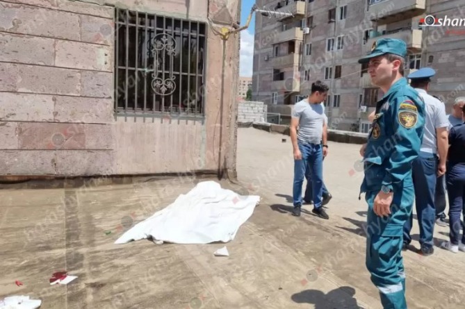 Женщина с младенцем выбросилась из окна в Ереване, возбуждено уголовное дело Женщина с младенцем выбросилась из окна в Ереване, возбуждено уголовное дело