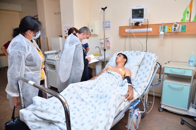 Օմբուդսմենն այցելել է երեկ՝ ադրբեջանական ԱԹՍ-ի հարվածից ծանր վիրավորում ստացած 14-ամյա քաղաքացուն․ հայտնի են մանրամասներ (ՖՈՏՈ) 