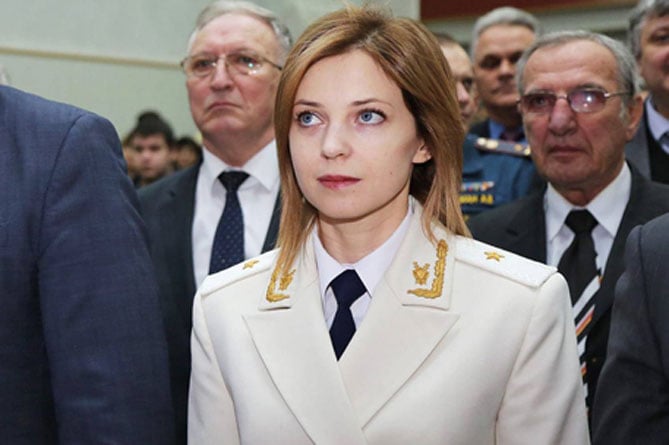 Наталья Поклонская впервые появилась на публике в белом генеральском кителе Наталья Поклонская впервые появилась на публике в белом генеральском кителе