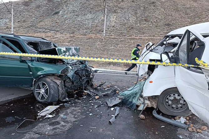 Два человека погибли, трое пострадали в аварии на сельской дороге в Армении Два человека погибли, трое пострадали в аварии на сельской дороге в Армении