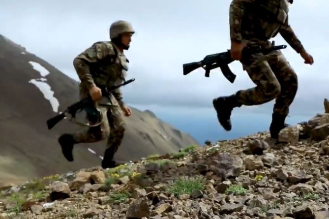 "Победа в горах": армянские военнослужащие рассказывают, как крушат врага (ВИДЕО)