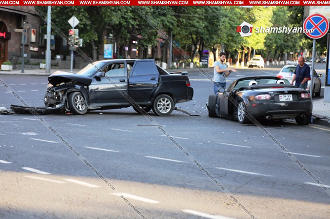 Четыре человека пострадали в крупном ДТП в центре Еревана Четыре человека пострадали в крупном ДТП в центре Еревана
