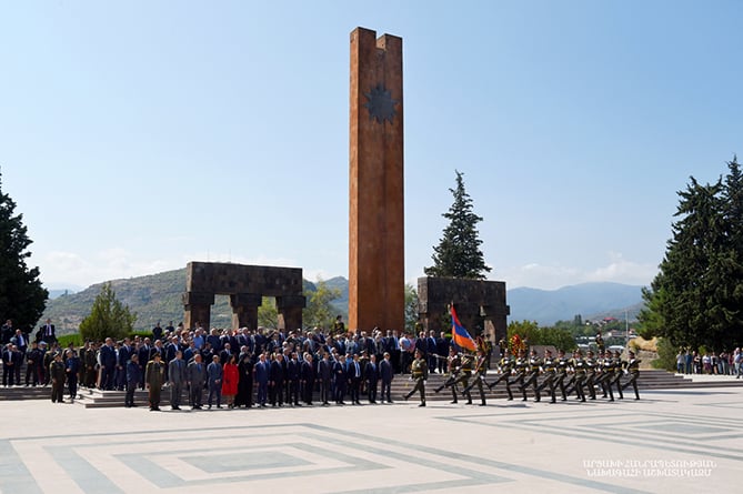 В Степанакерте прошли праздничные мероприятия к 28-летию провозглашения Арцаха (ФОТО)