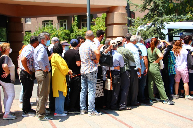 Сотни иранцев заполонили Ереван в ожидании «антикоронавирусной» вакцинации