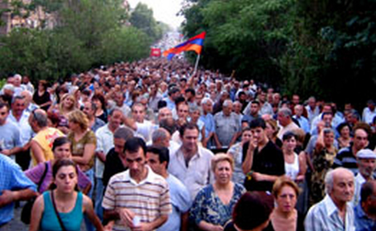 Мэрия Еревана предложила оппозиции провести митинги у стадионов Раздан и Динамо