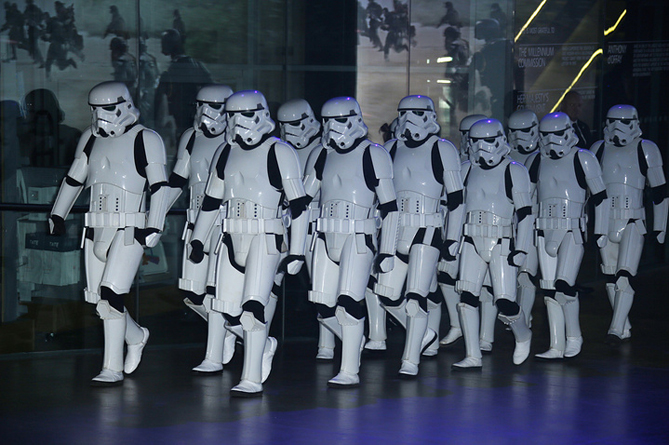 Стала известна дата премьеры заключительной девятой части киноэпопеи "Звездных войн"