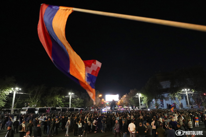 Оппозиция анонсировала шествие в День Конституции и новый митинг