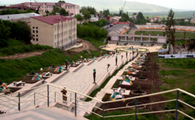 Президент НКР оценил удовлетворительно деятельность мэрии Степанакерта в 2014 году