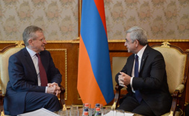 Հայաստանի նախագահը համագործակցության առաջնահերթ ուղղություններն է քննարկել ԵՆԲ փոխնախագահի հետ 