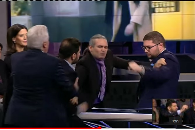 Турецкий журналист напал на армянского политолога на шоу в эфире телеканала "Звезда" (ВИДЕО)