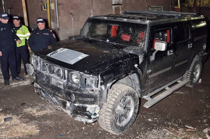 В Армении раскрыто убийство водителя «Хаммера» в селе Касах, пойманы мужчина и двое его сыновей В Армении раскрыто убийство водителя «Хаммера» в селе Касах, пойманы мужчина и двое его сыновей