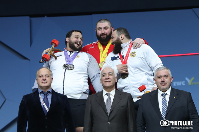 Армении единолично возглавляет командный зачет чемпионата Европы по тяжелой атлетике 