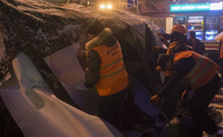 Милиция задержала нескольких митингующих на Майдане в Киеве - СМИ Милиция задержала нескольких митингующих на Майдане в Киеве - СМИ