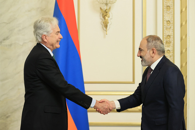 Երևանում է ԱՄՆ Կենտրոնական հետախուզական վարչության ղեկավարը, նրան ընդունել է Փաշինյանը Երևանում է ԱՄՆ Կենտրոնական հետախուզական վարչության ղեկավարը, նրան ընդունել է Փաշինյանը