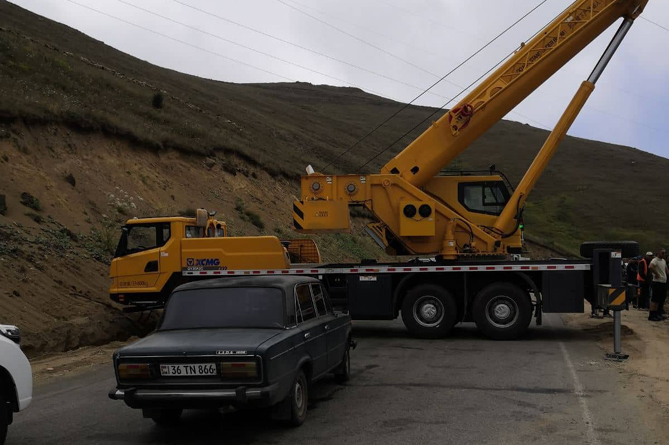 Փակ է Երևան–Մեղրի միջպետական ճանապարհի մի հատվածի երթևեկությունը (ՖՈՏՈ) Փակ է Երևան–Մեղրի միջպետական ճանապարհի մի հատվածի երթևեկությունը (ՖՈՏՈ)