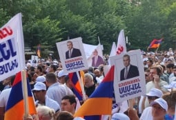 Сторонники Самвела Карапетяна собираются в центре Еревана на шествие в знак его поддержки (ФОТО, ВИДЕО) 