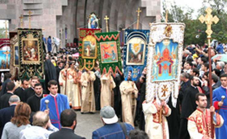 Ամենայն Հայոց Կաթողիկոսը Հայ եկեղեցու թեմակալ առաջնորդներին բաշխեց նոր Մյուռոնը Ամենայն Հայոց Կաթողիկոսը Հայ եկեղեցու թեմակալ առաջնորդներին բաշխեց նոր Մյուռոնը