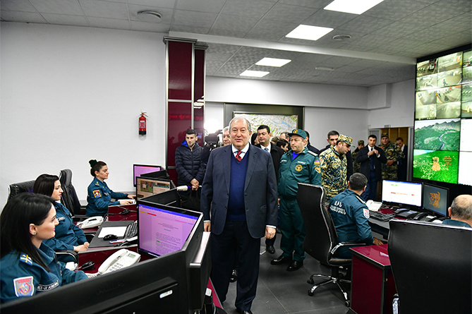 Президент Армении поздравил сотрудников МЧС с Новым годом и назвал их работу «абсолютной необходимостью» (ФОТО) Президент Армении поздравил сотрудников МЧС с Новым годом и назвал их работу «абсолютной необходимостью» (ФОТО)