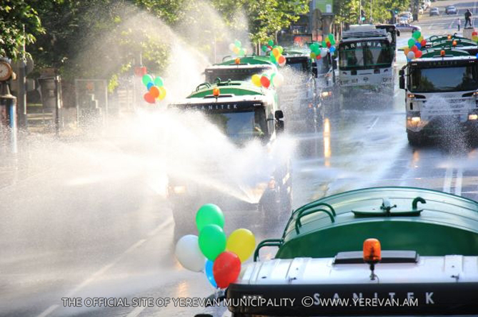 Парад поливальных машин в Ереване-3