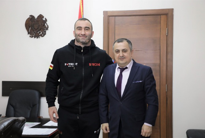 Экс-чемпион мира по версиям IBF и WBA получил гражданство Армении и готов выступать под ее флагом Экс-чемпион мира по версиям IBF и WBA получил гражданство Армении и готов выступать под ее флагом