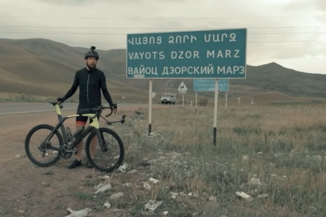 Թող այս վիդեոն քեզ ետ բերի իրականություն. Արամ MP3–ի տեսանյութը դարձել է «վիրուսային» համացանցում (ՎԻԴԵՈ) Թող այս վիդեոն քեզ ետ բերի իրականություն. Արամ MP3–ի տեսանյութը դարձել է «վիրուսային» համացանցում (ՎԻԴԵՈ)