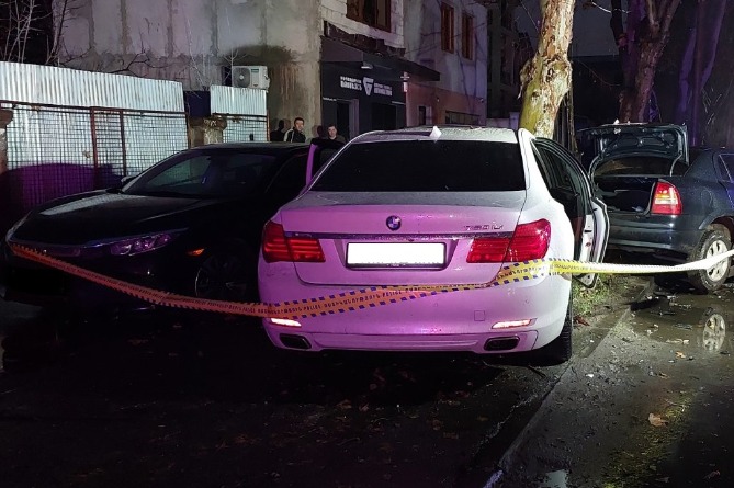 Четыре машины столкнулись в Ереване: при помощи спецтехники вытащили погибшего