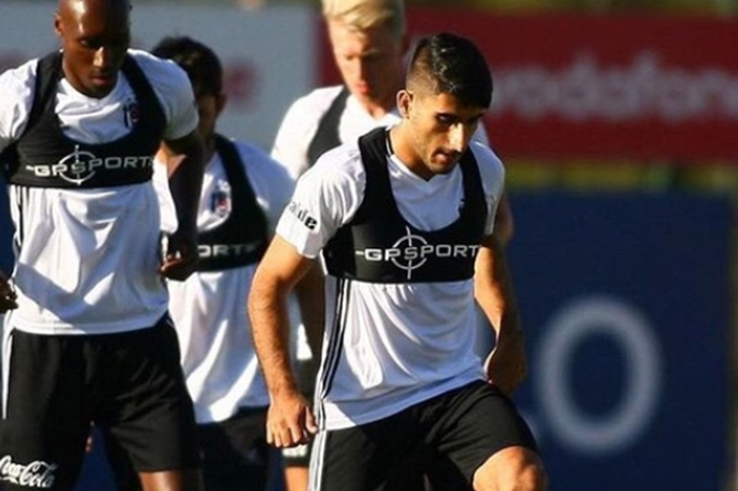 Араз Озбилиз не включен в заявку "Бешикташа" на Лигу чемпионов 