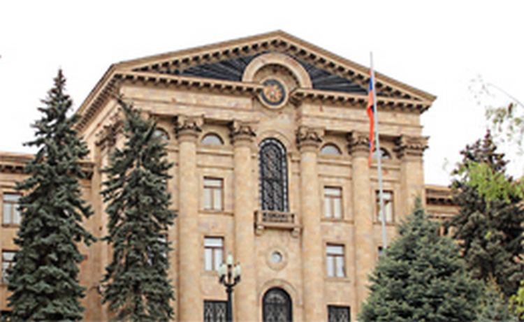 Сын министра здравоохранения возглавил аппарат армянского парламента