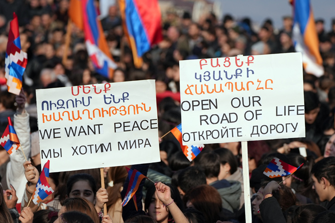 Бегларян сообщил о 60-70 тыс. участников митинга в Степанакерте Бегларян сообщил о 60-70 тыс. участников митинга в Степанакерте