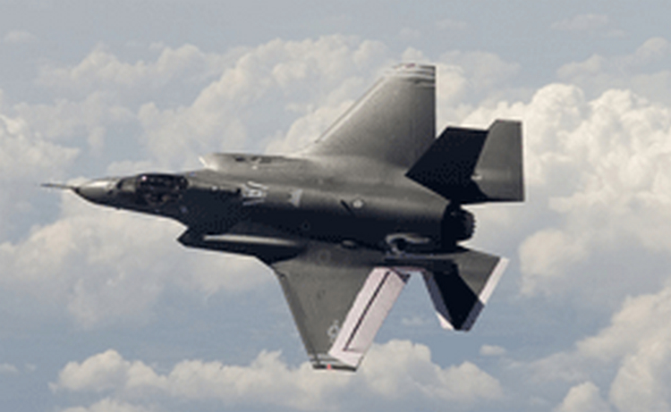 Новейший бомбардировщик США F-35 в ходе испытаний в Калифорнии впервые сбросил бомбу