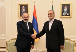Пашинян пригласил Пезешкиана посетить Армению 