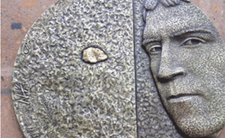 Уникальный барельеф Владимиру Высоцкому открыт в центре Еревана 