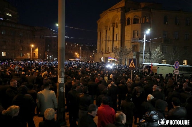 «Հաջորդ անգամ պատասխան եք ստանալու». ընդդիմությունը զգուշացրեց ոստիկանությանը (ՎԻԴԵՈ) «Հաջորդ անգամ պատասխան եք ստանալու». ընդդիմությունը զգուշացրեց ոստիկանությանը (ՎԻԴԵՈ)