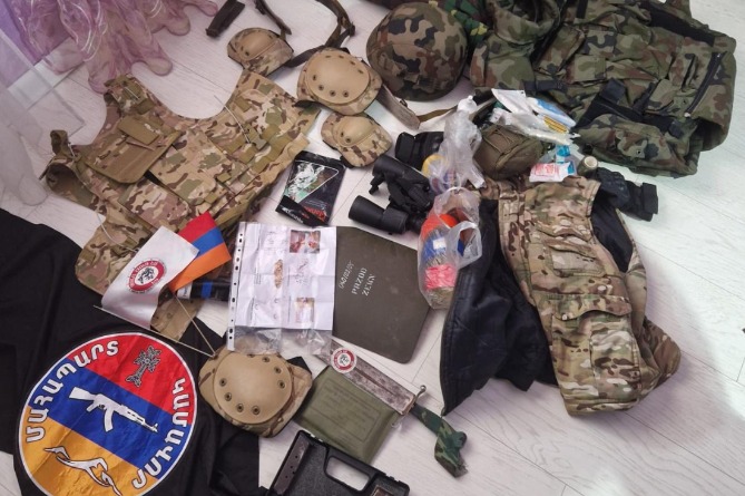 По следам нападения на отделение полиции в Ереване: в одном из офисов "Национально-демократического полюса" обнаружены гранаты По следам нападения на отделение полиции в Ереване: в одном из офисов "Национально-демократического полюса" обнаружены гранаты
