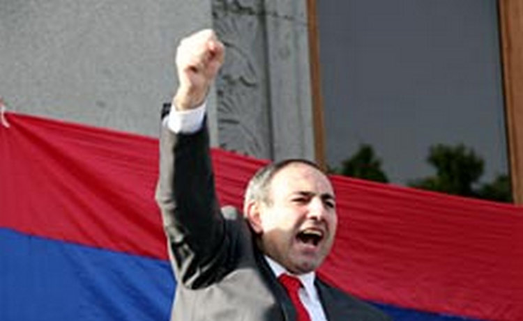 Трехлетие оппозиционного АНК празднуют участники митинга в Ереване